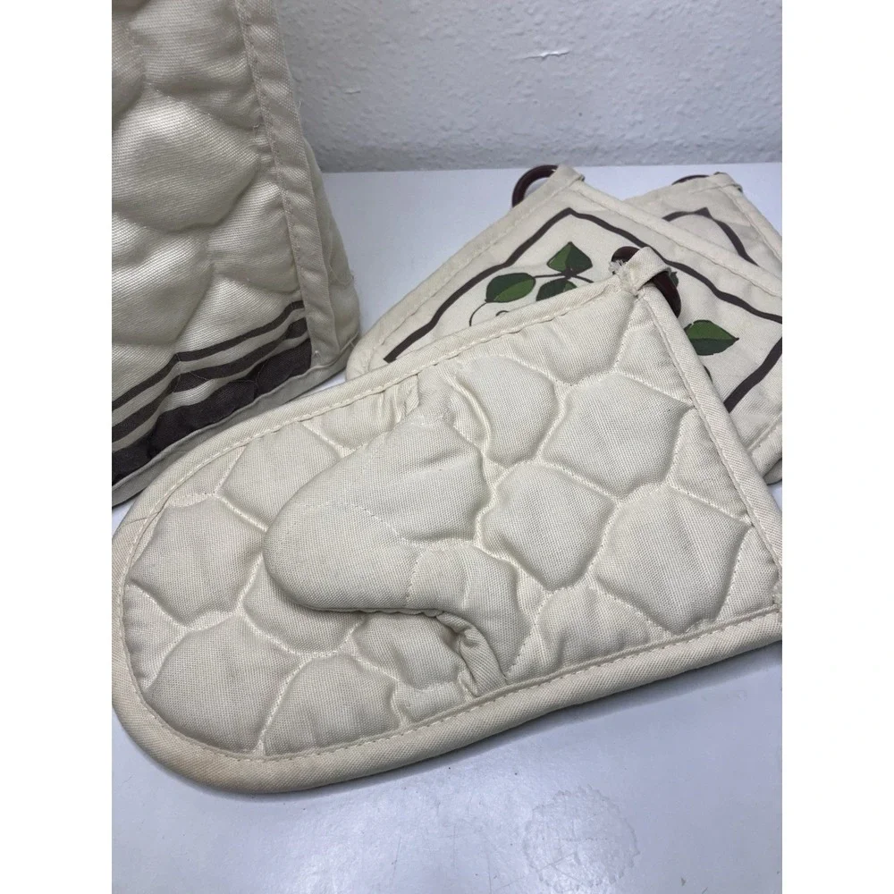 Vintage Strawberry Kitchen Set Blender Cover Pot Holders Oven Mitt Cottagecore